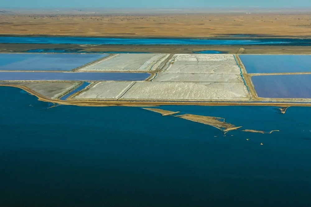 Salinas costeiras com áreas de evaporação junto ao litoral